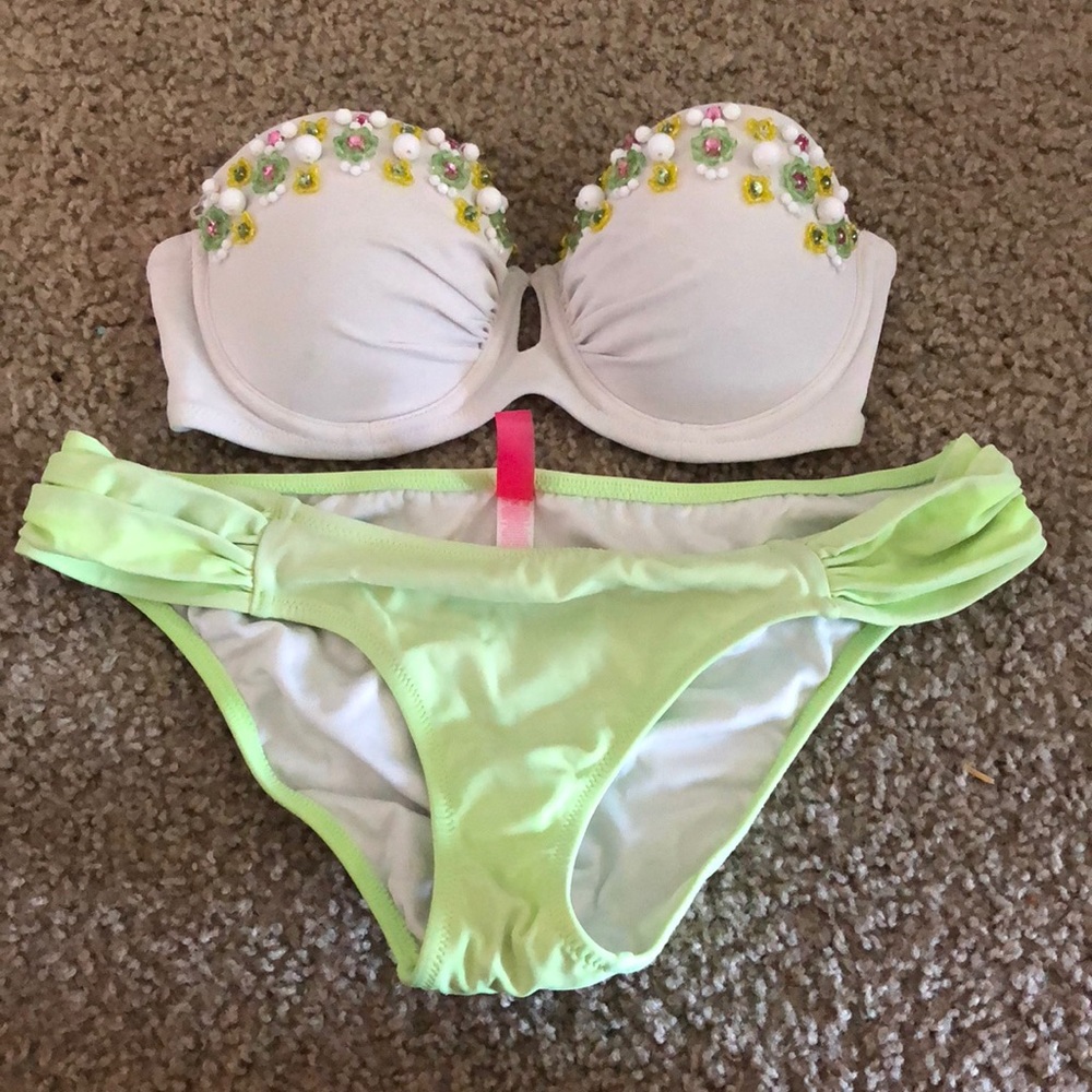 Victoria’s Secret bikini